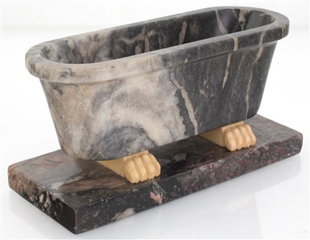 Vaschetta ovale in marmo sorretta da piedi ferini in giallo di Siena su base...