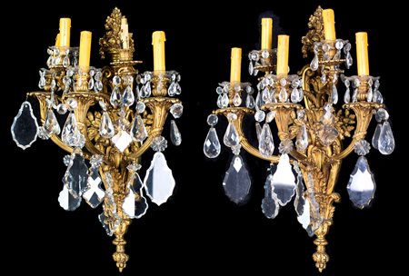 Coppia di appliques in bronzo dorato a cinque luci, XIX secolo con bracci...