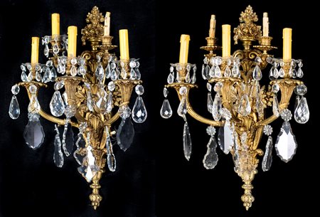 Coppia di appliques in bronzo dorato a cinque luci, XIX secolo con bracci...