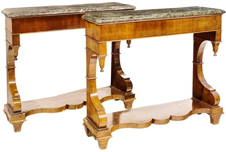 Coppia di piccole consoles in mogano, Napoli, XIX secolo rispettivamente con...