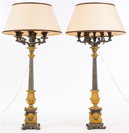 Coppia di grandi candelabri in bronzo argentato e dorato a sette luci, primo...
