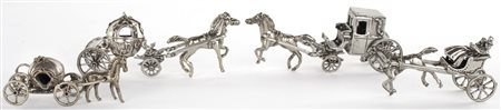 Lotto composto da quattro carrozze in miniatura in argento