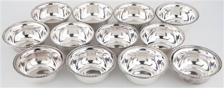 Dodici coppette in argento 800/1000