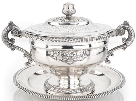 Tazza da puerpera in argento con piatto