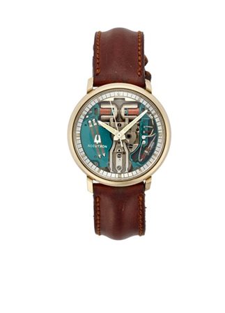 BULOVA ACCUTRON
Orologio da polso da uomo in acciaio e placcato oro
Anni '70
Qu