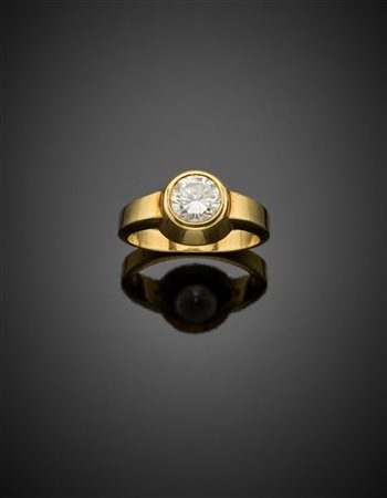 Anello in oro giallo con diamante rotondo taglio a brillante di ct. 1,00 circa