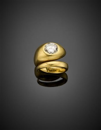 Anello in oro giallo con diamante rotondo taglio a brillante di ct. 2 circa, g
