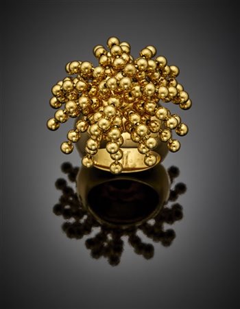 CARTIER
Anello "Nouvelle Vague" in oro giallo, g 41,73 circa misura 15/55. Firm