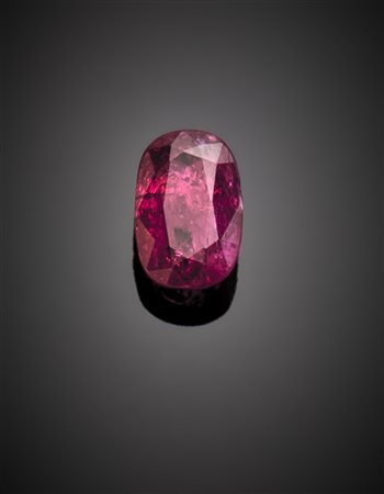 Rubino a cuscino di ct. 3,81.