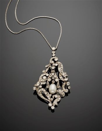 Broche/pendente a volute in oro bianco rifinito con diamanti per complessivi ct