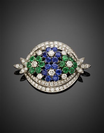 CALDERONI
Broche floreale in oro bianco rifinita in diamanti per complessivi ct