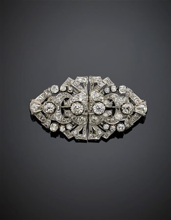 Doppia broche a scudo in oro bianco, platino e diamanti old mine per complessiv