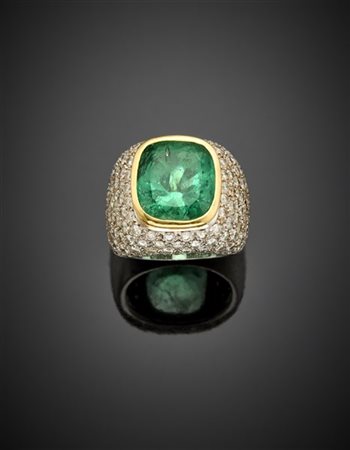 Anello in oro bianco e giallo con pavé di diamanti per complessivi per compless