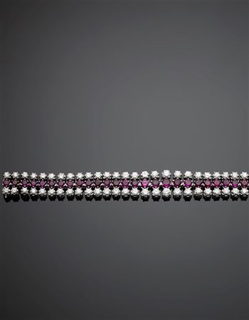 Bracciale modulare leggermente a scalare in oro bianco a due file di diamanti e