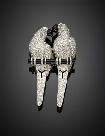 Broche pappagalli in oro bianco, diamanti rotondi per complessivi ct. 3,20 circ