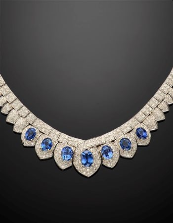 Collier modulare in oro bianco con diamanti a pavè rifinito in centro con sette