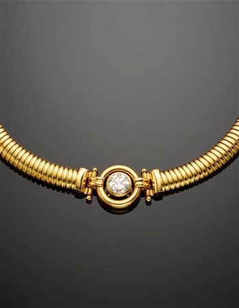Collier in oro giallo a tubogas con al centro diamante rotondo taglio a brillan