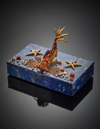 ALFREDO RAVASCOScatola lastronata in lapislazzuli con coperchio sormonatato da