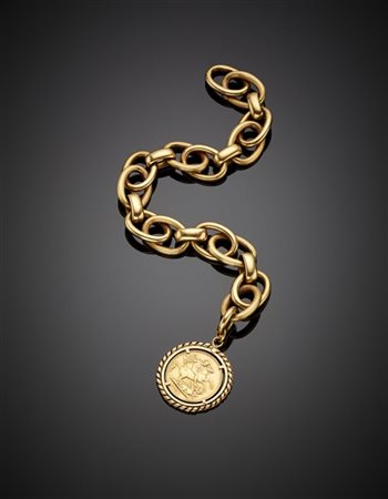 Bracciale in oro giallo a catena con sterlina conio 1903 pendente, g 27,38 circ