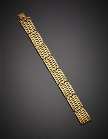 Bracciale modulare in oro giallo, g 30,34 circa, lungh. cm 19,20, h cm 1,50 cir