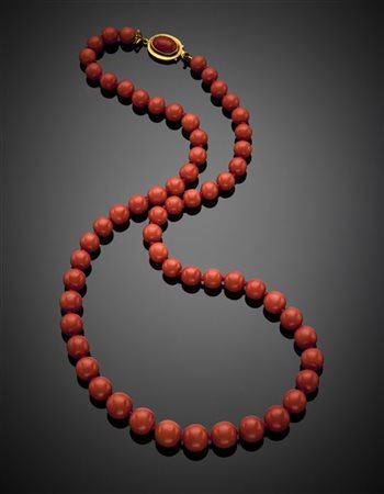 Collana a scalare in boules di corallo arancione da mm 7,60 a mm 11,40 circa, c