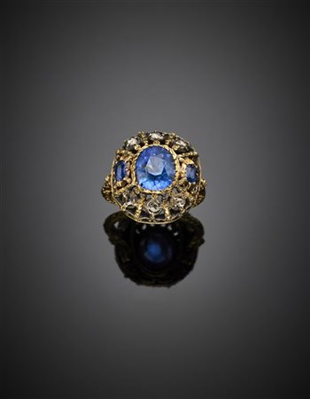 Anello in oro giallo e argento rifinito con diamanti irregolari a mezza rosetta