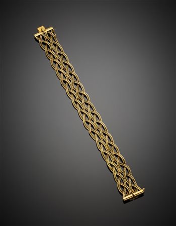 UNOAERRE
Bracciale in oro giallo a maglia intrecciata, g 35,15 circa, lungh. cm