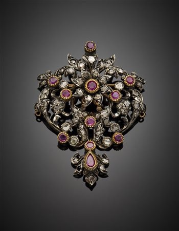 Spilla con pendente in oro 333/1000 e argento con diamanti irregolari a mezza r