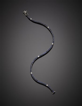 Bracciale tennis in oro bianco con zaffiri per complessivi ct. 2,50 circa e dia