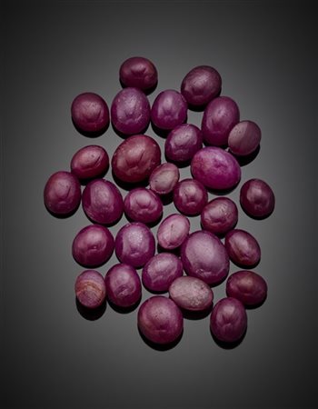 Lotto di numerosi rubini cabochon per complessivi ct. 271,80 circa.