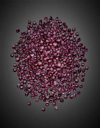 Lotto di numerosi rubini sfaccettati per complessivi ct. 64,40 circa.