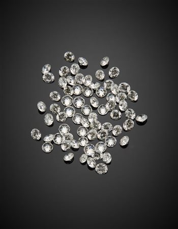 Lotto di numerosi diamanti rotondi per complessivi ct. 6.97 circa.