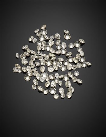 Lotto di numerosi diamanti per complessivi ct 10.20 circa.