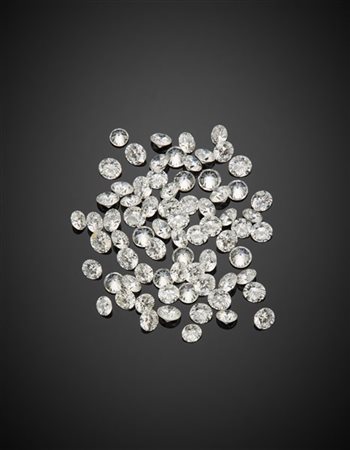 Lotto di numerosi diamanti rotondi per complessivi ct. 7.20 circa.