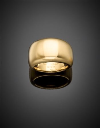 CARTIER
Anello a fascia in oro giallo, g 15,76 circa misura 16/56. Firmato Cart