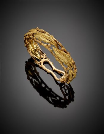 TAGLIABUE
Bracciale rigido in oro giallo e rosso, g 47,71 circa, diam. cm 6,10