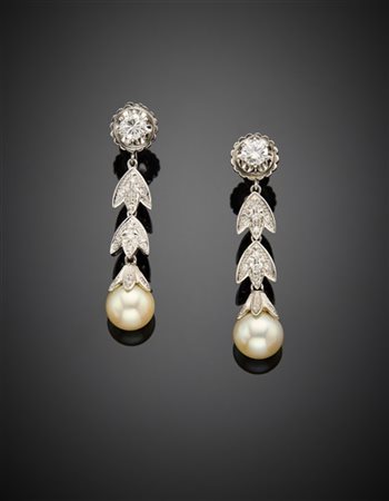 Orecchini pendenti in oro bianco, diamanti per complessivi ct. 1,10 circa e per