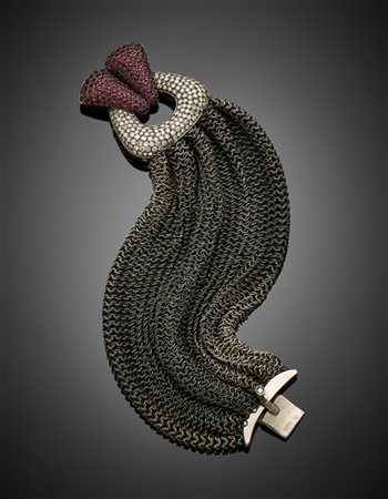 CALIX
Bracciale in oro bianco brunito e maglia d'argento, chiusura rifinita con