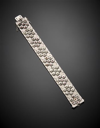 Bracciale modulare a fascia in oro bianco in parte cesellato con diamanti e rub