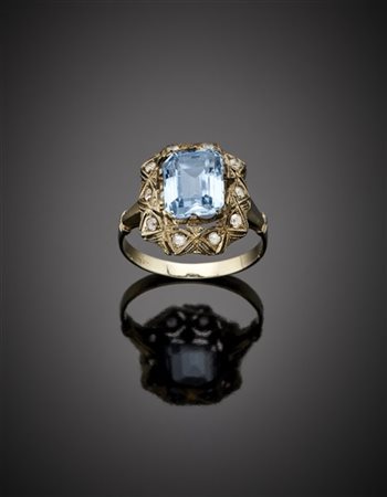 Anello in oro bianco con spinello sintetico e pietre incolori, g 3,60 circa mis