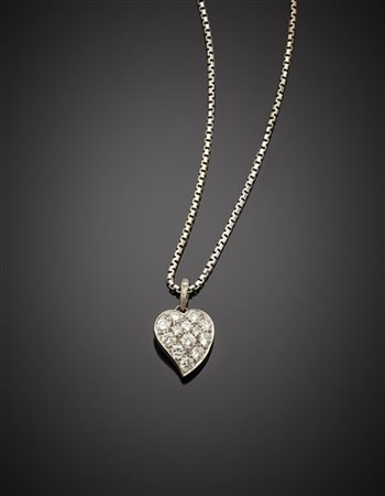 Catenina in oro bianco con cuore pendente rifinito in diamanti per complessivi
