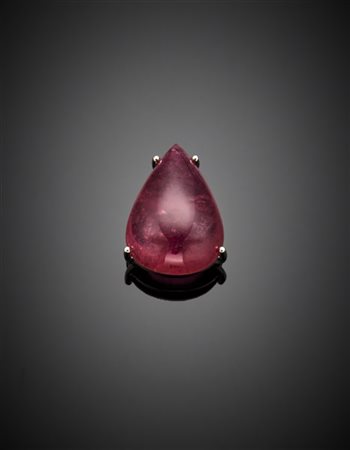Pendente a goccia con tormalina rosa cabochon di ct. 12,00 circa montato in oro