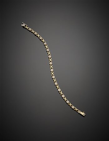 Bracciale in oro bianco e giallo con diamanti, g 11,02 circa, lungh. cm 18,30 c