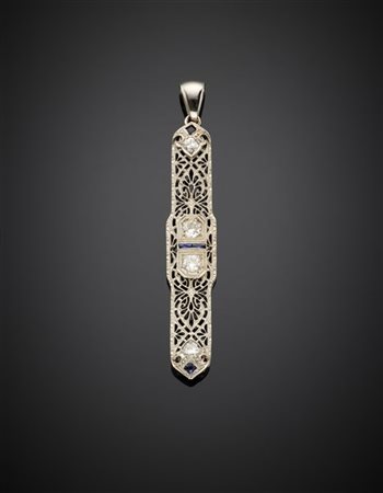 Pendente in oro bianco traforato con diamanti e zaffiri, g 4,11 circa, lungh. c