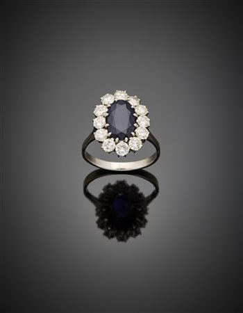 Anello in oro bianco diamanti rotondi per complessivi ct. 1,20 circa e zaffiro