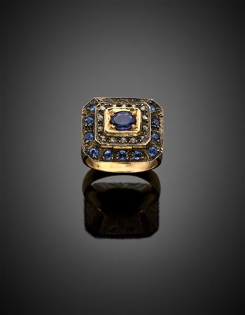 Anello con scomparto segreto in oro giallo 500/1000 e argento rifinito con piet