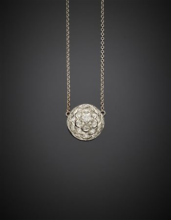 Catenina con centrale in oro bianco e diamanti, g 5,39 circa, lungh. cm 43 circ