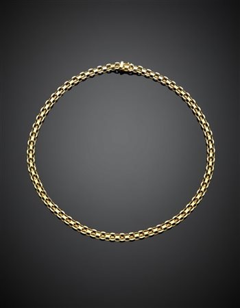 UNOAERRE
Collier in oro giallo, g 26,20 circa, lungh. cm 40,70 circa. Firmato e