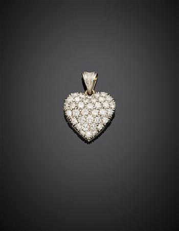 Pendente a forma di cuore con diamanti a pavé per complessivi ct. 1,40 circa, g