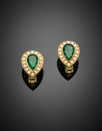 Orecchini in oro giallo con diamanti rotondi per complessivi ct. 0,60 circa a c